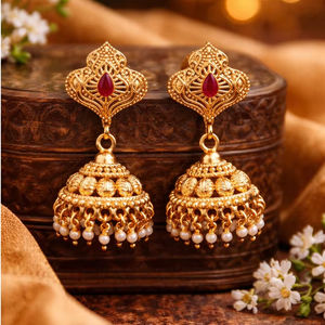 Boucles d'oreilles Jhumka traditionnelles indiennes en laiton plaqué or avec des gouttes de perles d'imitation, bijoux de mariage tendance pour femmes - Product Image 2