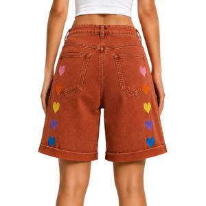 Shorts de mezclilla para mujer, color marrón óxido, con corazón arcoíris bordado, cintura alta, corte holgado informal, dobladillo enrollado, de algodón, moda de verano - Product Image 2
