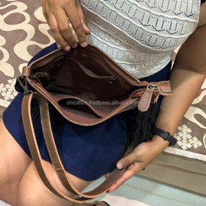 Venta caliente Nuevo diseñador Mano Tooled Fringe Bolso Pelo en cuero de vaca Tallado Sling Bags para mujeres Multi Usos Bolsos elegantes - Product Image 6