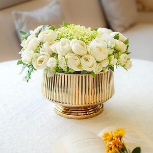 Pot de fleurs moderne en laiton plaqué or avec un design circulaire pour une utilisation sur un bureau intérieur - Product Image 5