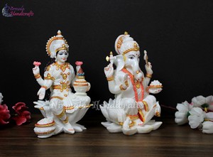 Statue de Laxmi Ganesh en résine de poussière de marbre |   Ensemble d'idoles de dieux hindous en or blanc |   Décoration de temple à domicile pour Diwali - Product Image 5