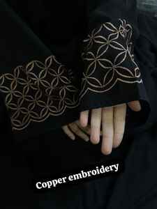 Abayas élégantes et modestes brodées à la main pour femmes, vêtements et accessoires musulmans traditionnels - Product Image 2