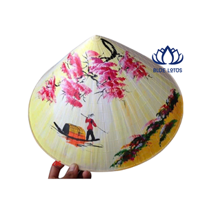 Chapeau conique en gourde sculptée écologique disponible |   Artisanat traditionnel vietnamien et accessoires photo - Product Image 1