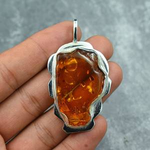 Pendentif artisanal en argent sterling 925 avec pierre précieuse d'ambre baltique, bijou naturel, cadeau pour elle, pour sa mère - Product Image 1