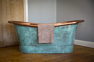 Recién llegado Sandringham CopperBath Green Exterior con interior de cobre rústico Complemento perfecto para baños de hidromasaje - Product Image 3
