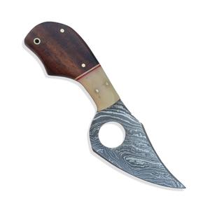 Couteau à Découper en Damas Personnalisable de Haute Qualité, Lame Faite à la Main pour l'Extérieur avec Logo Gravé OEM et Fourreau en Bois - Product Image 2