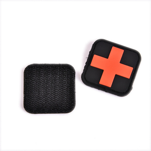 Patch médical personnalisé en caoutchouc souple PVC imperméable et durable à coudre avec fermeture auto-agrippante pour vêtements, sacs à dos, chapeaux, vestes et sacs - Product Image 4