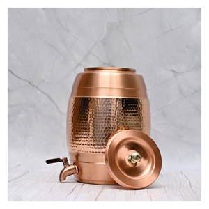 Enfriador de Agua de Cobre Hecho a Mano de Lujo con Grifo de Latón Antiderrames para Servicio de Bebidas Premium en el Hogar y Hostelería - Product Image 1