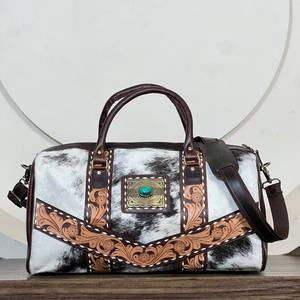 Nouveaux arrivages : sacs de voyage en cuir de vachette véritable, faits à la main, élégants, avec détails floraux et conchos turquoise. - Product Image 2