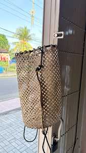 Sac à dos en paille Lontar brodé à la main, style bohème, fermeture ouverte, idéal pour un usage quotidien – Meilleure vente en Indonésie - Product Image 2