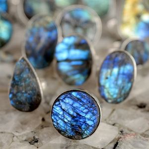 Support de bague artisanal en pierres précieuses de marbre, avec quartz druzy labradorite naturel et pendentif de mariage en métal plaqué pour mariage - Product Image 3