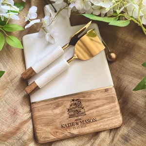 Tabla de Quesos de Mármol y Madera de Acacia de Primera Calidad con Cuchillos para Queso de Acero Inoxidable Dorado, Juego de Servicio de Charcutería Premium - Product Image 1
