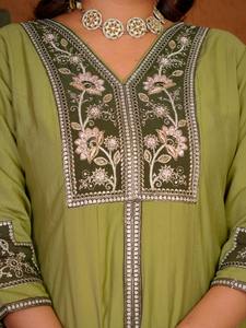 Elegante Conjunto de Kurti Anarkali de Seda Romana con Dupatta Bordada y Palazzo - Ropa de Playa de Secado Rápido y Protección Solar - Product Image 2