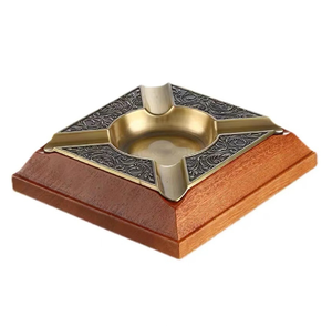 Cendrier classique en verre ambré avec un design à coupelle profonde et support pour cigarettes, disponible à prix de gros. - Product Image 4