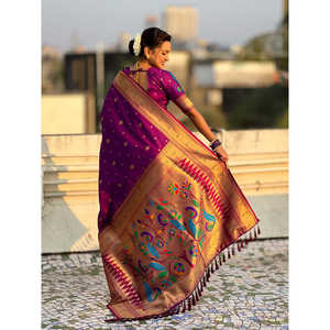 Sari en Zari tissé Paithani paon violet par Elite Weaves 650g Vêtements indiens et pakistanais - Product Image 4