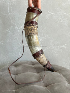 Corne de Viking avec longue queue Ajoutez une touche de nature sauvage à votre tenue Agate d'Inde - Product Image 2