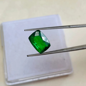 พลอยทซาโวไรต์ทรงคุชชั่น น้ำหนัก 4.26 กะรัต คุณภาพระดับ AAA พร้อมความเงางามระดับ AAA และสีเขียวสดใส ตัดและขัดเงาอย่างสมบูรณ์แบบ - Product Image 6