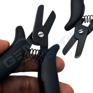 Pince coupante micro-anneaux en acier inoxydable pour extensions capillaires à la kératine, outil de retrait antidérapant à poignée noire, usage commercial durable - Product Image 2