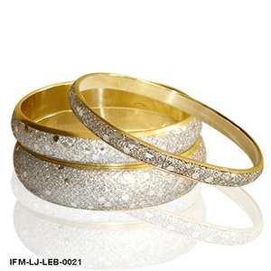 Conjunto de Brazaletes de Cuero Hechos a Mano para Mujer con Incrustaciones Plateadas Texturizadas, Modernos y Elegantes para Fiestas - Product Image 6