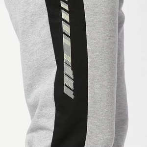 กางเกงวอร์มทรงขาบานดีไซน์เฉพาะสำหรับผู้ชาย สีสันตัดกันทันสมัย สไตล์สตรีทแวร์ ใส่ได้ทุกวัน มีกระเป๋าข้าง ผ้าเนื้อยืดหยุ่นและดีไซน์แบบแผง - Product Image 4