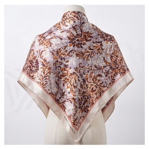 Pañuelo de Seda Cuadrado para Mujer NORTH APPROACH, Estampado Floral, Elegante Accesorio de Moda Multifuncional para Todas las Temporadas - Product Image 2