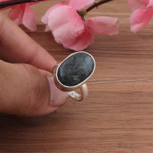 Venta al por Mayor de Joyería Minimalista de Plata de Ley 925 con Engaste de Labradorita Natural Simple, Gema Azul Fuego, para Apilar - Product Image 4