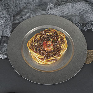 Assiette de service ronde en métal doré Lavie Creations, design moderne, passe au lave-vaisselle, pour la décoration de mariages et de fêtes - Product Image 1