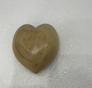 Urne moderne en bois écologique en forme de cœur pour animaux de compagnie pour petits animaux Gardien de crémation sûr Fabriqué au Vietnam - Product Image 1