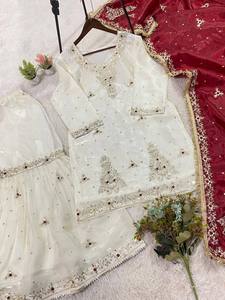 ชุดครีมชาราร่าดีไซเนอร์ปักลายทอง พร้อมเสื้อท่อนบน กางเกงปาลาซโซ และผ้าคลุมไหล่ - Product Image 5