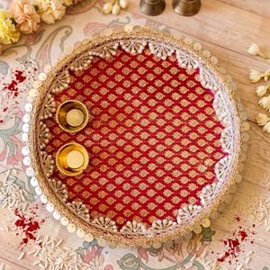 Plato de Puja Decorativo de Acero Recubierto de Brocado de Diseño para el Festival Raksha Bandhan, Regalo para el Festival Aarti Thali - Product Image 5