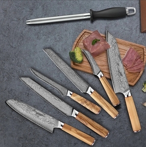 Ensemble de 7 couteaux de cuisine en acier Damas écologique faits à la main, acier au carbone, étui en cuir véritable, manches en bois d'olivier inclus - Product Image 3