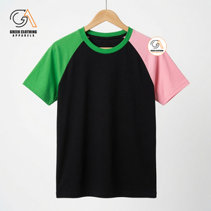 Vêtements grecs pour femmes, t-shirt Alpha Kapa Soror, 100% coton respirant |   T-shirt à col rond écologique noir, vert et rose - Product Image 1