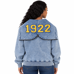เสื้อฮู้ดยูนิเซ็กซ์สีน้ำเงินเดนิม รุ่น 1922 ปักลายตราสัญลักษณ์ ล้างสีแบบแอซิดวอช มีกระเป๋าจิงโจ้ สไตล์ลำลอง เสื้อผ้ากรีก - Product Image 4