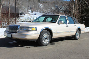 Lincoln Town Car Serie Ejecutiva de 1997 - Product Image 2