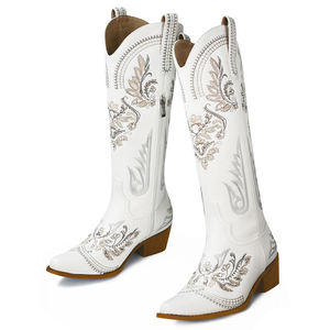 Botas Vaqueras de Cuero Bordadas a Mano de Primera Calidad - Botas Largas Occidentales Personalizadas al por Mayor para Hombre y Mujer - Product Image 2