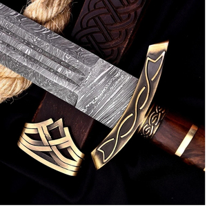 Épée en acier sculptée à la main de style historique avec détails métalliques classiques et fourreau assorti pour collectionneurs et décoration intérieure - Product Image 5