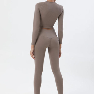 Ensemble de yoga noir sans couture, leggings taille haute, crop top, 2 pièces, vêtements de sport, couleur unie, spandex, polyester - Product Image 4