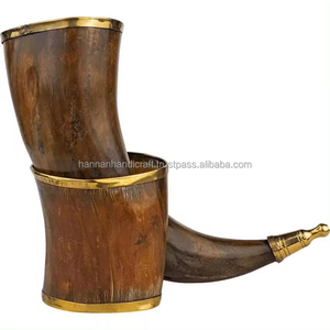 Cuerno Vikingo Pulido Hecho a Mano y Ecológico, Taza de Cerveza de Cuerno de Búfalo Natural, Venta al por Mayor para Tiendas de Regalos Medievales - Product Image 1