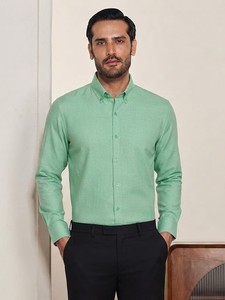 เสื้อเชิ้ตผู้ชายสีเขียวล้วน ผ้าฝ้าย แขนยาว ปกคอปก ผ้าป๊อปลินกันยับ สำหรับใส่ในฤดูใบไม้ผลิ - Product Image 1