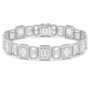 Bracelet de luxe personnalisé en or blanc 18 carats avec diamants taille émeraude, maillons tennis pavés géométriques et diamants de laboratoire - Product Image 4