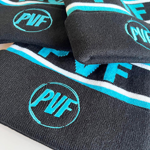 Gorro de Punto Personalizado para Equipos Deportivos, 100% Acrílico, Logotipo Bordado en Jacquard, Gorro de Invierno con Bola de Peluche, Gorro de Punto con Bola de Pelo Sintético - Product Image 4