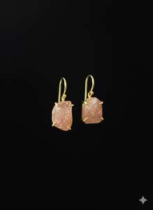 Boucles d'oreilles pendantes minimalistes en argent sterling 925 plaqué or 14 carats avec pierre brute de cristal vert, bijou cadeau pierre de naissance - Product Image 5