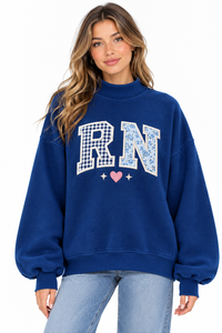 Sudadera Gris de Cuello Alto para Mujer, Informal, con Hombros Caídos, de Felpa, con Estampado de Letras MOM en Azul Marino - Product Image 6