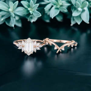 Anillo de compromiso de diamante cultivado en laboratorio de corte ovalado con banda de boda de hoja de vid y chevron, engaste de púas en oro blanco, acabado de alto brillo - Product Image 3