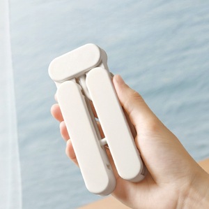 Percha Plegable Portátil para Ropa, Antideslizante, con Clip, Ahorra Espacio, para Baño y Viajes - Product Image 1