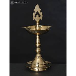 Lampe à huile en laiton indien 6 \ "fait à la main Pooja (Deepam) avec dessus en feuille fabriqué en Inde - Product Image 3