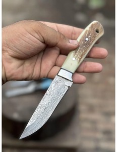 Cuchillo de caza hecho a mano con hoja de acero de Damasco de punta caída, grosor de 0.7mm, mango de cuerno, funda de cuero, soporte ODM - Product Image 4