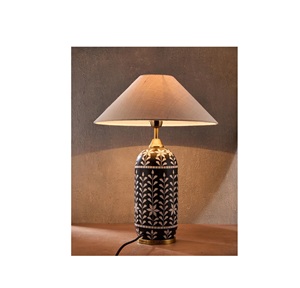 Lampe élégante en os incrusté, éclairage décoratif fait main, accent lumineux pour chambre de luxe, salon, décoration intérieure. - Product Image 1