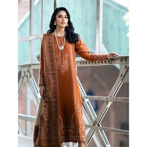 Elegante Traje de Mujer en Color Crema con Costuras Decorativas – Conjunto Premium de 3 Piezas en Algodón Bordado para el Verano - Product Image 1