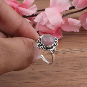 Bague Solitaire Classique Bohème Faite à la Main en Argent Sterling 925 avec Quartz Rose Taille Brillant Sertie Clos, Certifiée pour Mariage et Fêtes - Product Image 3